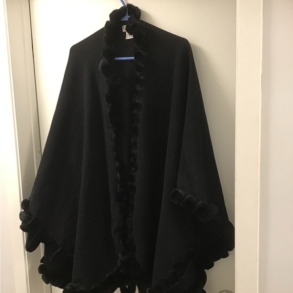 Wool cape/shall - Picture 1 of 3